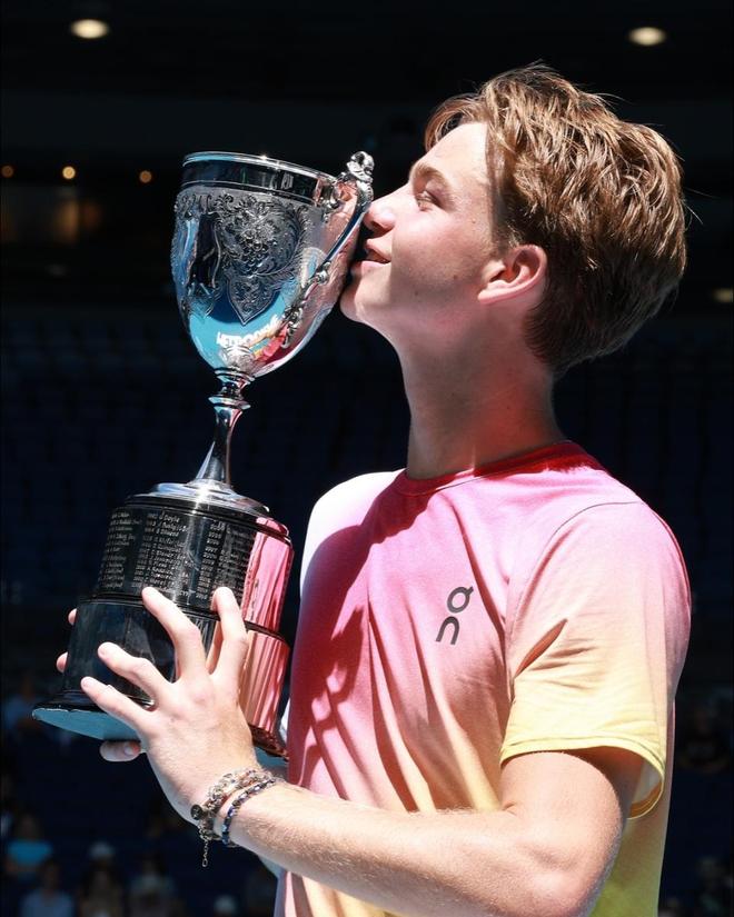 开云官方认证平台费德勒连续二十场比赛得分超过战术调整，澳大利亚队不断突破！观众掌声雷动的简单介绍