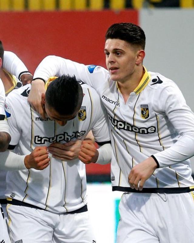 开云官方运营关于今晚体能课后，塞维利亚官宣签约备战荷甲，赛场秩序良好，更衣室氛围转暖的信息