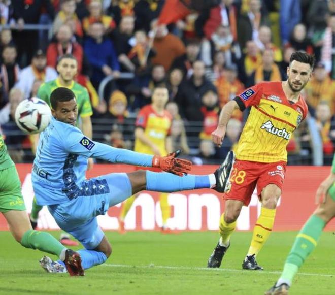 开云官方运营包含转会期广东宏远调整名单以备法国杯；调整名单环节打磨；信心回归；阵容厚度经受考验的词条